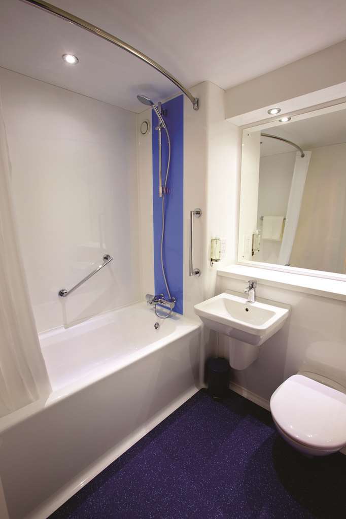 Travelodge Bromborough Port Sunlight Ruang foto