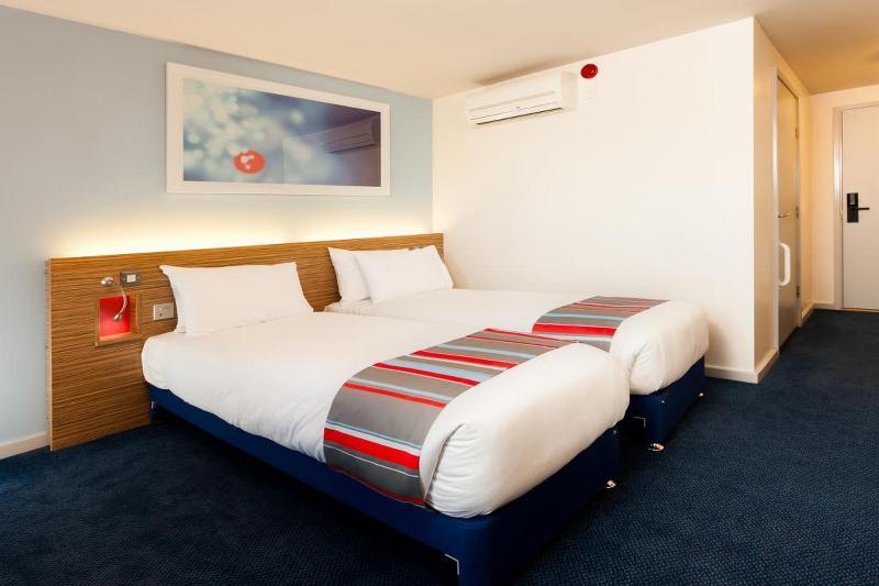 Travelodge Bromborough Port Sunlight Bagian luar foto